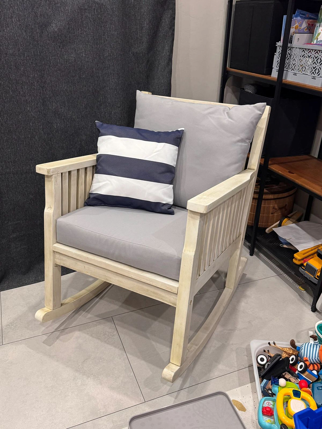 Кресло-качалка из натуральной акации Royal Family NATALI: место, где время замедляется